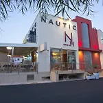 Nautic מלון